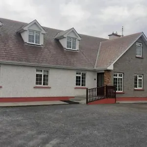 Spacious 6-bed House 10 Minutes From Knock Airport Holiday home
